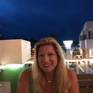 Meet your Posher, Deborah